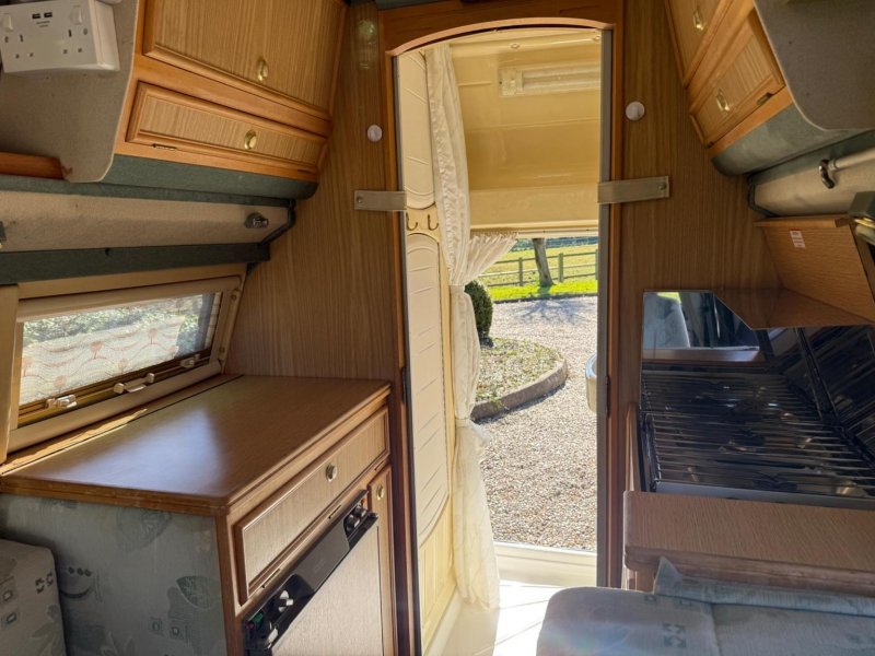 VOLKSWAGEN CAMPERVAN
