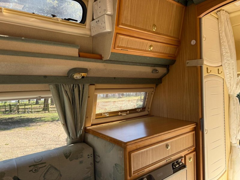 VOLKSWAGEN CAMPERVAN
