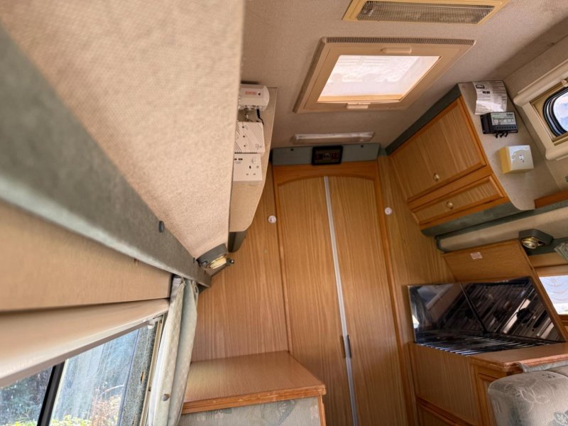 VOLKSWAGEN CAMPERVAN