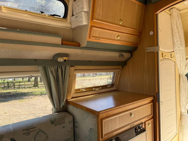 VOLKSWAGEN CAMPERVAN