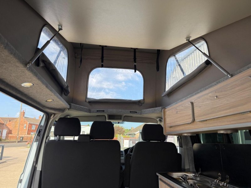 VOLKSWAGEN CAMPERVAN