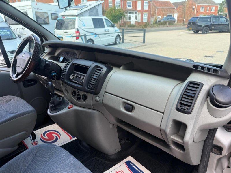 RENAULT TRAFIC