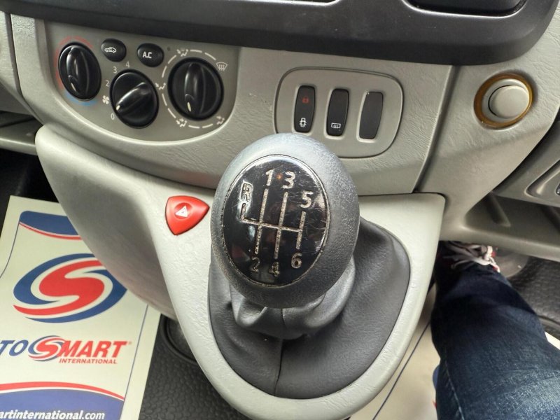 RENAULT TRAFIC