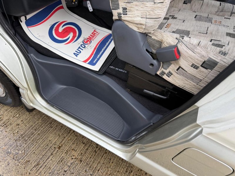 TOYOTA GRANVIA