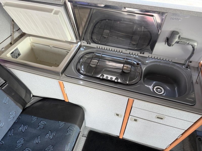 VOLKSWAGEN CAMPERVAN