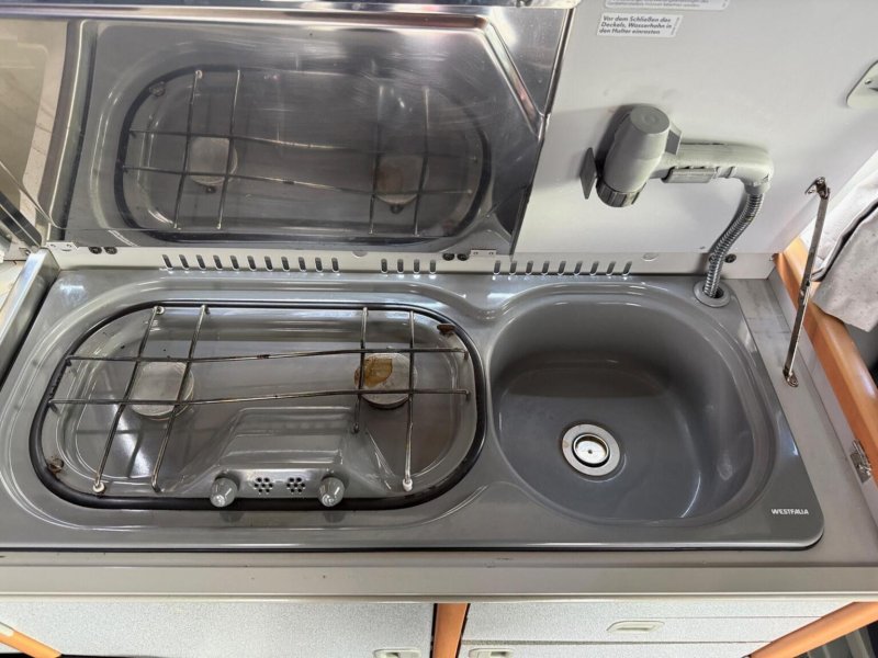 VOLKSWAGEN CAMPERVAN