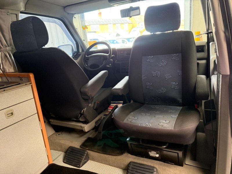 VOLKSWAGEN CAMPERVAN
